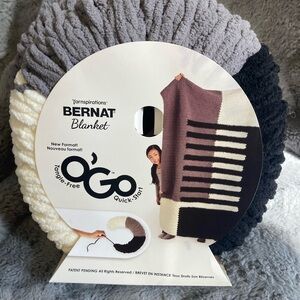NIW Yarnspiration Bernat Blanket OGO Yarn